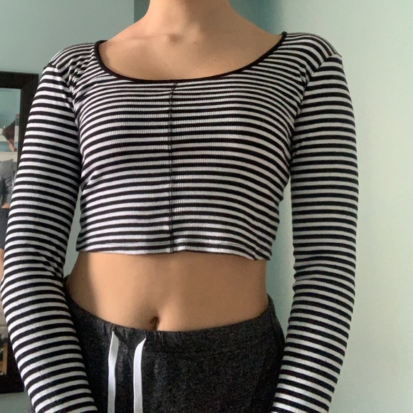 Forever 21 black and white stripped long sleeve - Picture 3 of 4